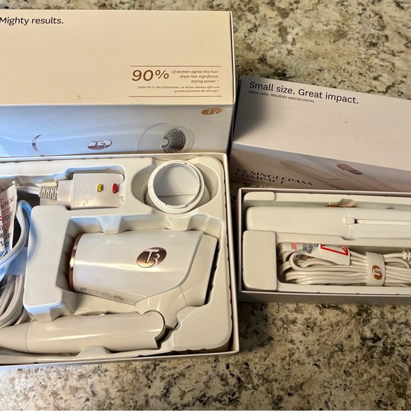 T3 SinglePass and Featherweight Compact Hair Tools - White and Rose Gold - Picture 3 of 7